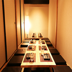 会社宴会・歓送迎会・同窓会・地域のお集まりといった大人数でのご利用にもピッタリの大型個室も完備してます!ご人数に応じて快適に座れる空間へご案内致しますのでお気軽にお問い合わせください!