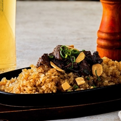 柔らか牛ハラミの鉄板ガーリックライス