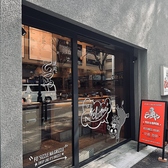 お車でお越しの際は、建物隣に有料のコインパーキングがございますのでご利用ください。