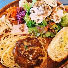 はぎちくポークハラミ肉の赤ワイン煮込み　パン付き