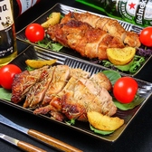 当店の看板メニュー「ロティサリーチキン」は、お1人様でも召し上がっていただけるように、部位でのご提供もいたしております。、