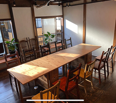 6名様から10名様限定・コース予約専用!飲み放題付きコース 6,500円(税込)懐かしさと温かさが残る2階の貸切空間で、店長おまかせの料理を囲んで、肩肘張らず語らう夜。詳しくはお電話にて節度ある大人の集まりをお願いしています。泥酔・破損時は別途ご請求となります。