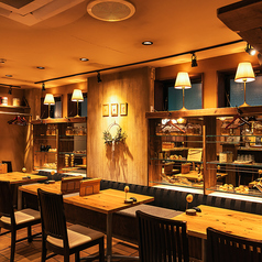 1階テーブル席は15席ご用意しております。※4名席　3名席　2名席