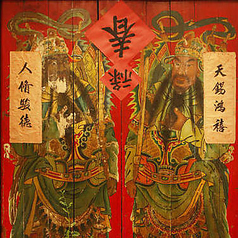 人数に応じてテーブルセッティングが可能です◎駅近の立地で待ち合わせや解散にも便利なので、急なお集まりにも最適です！台湾の雰囲気が漂う店内で、ゆっくりとお食事やお酒をお楽しみください。特別なひとときをお過ごしください。