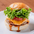 料理メニュー写真&nbsp;チェダーチーズバーガー