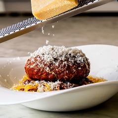 ハンバーグボロネーゼ パルミジャーノチーズ添え