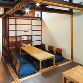 【シーンに合わせてくつろげる】ご家族やご友人との食事会、会社帰りの飲み会や女子会など、シーンや人数に合わせて選べる4～6名様用の掘りごたつ個室がございます♪