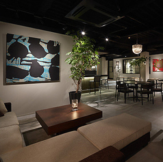 【2～6名様】白を基調とし、木材を取り入れたおしゃれな空間です。女子会におすすめ。