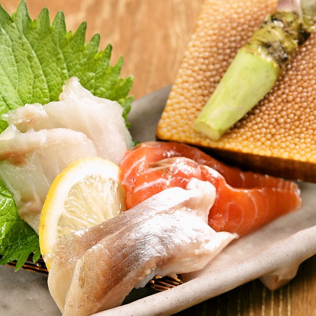 北海道、函館から直送の新鮮なお刺身を信州安曇野産わさびを添えて