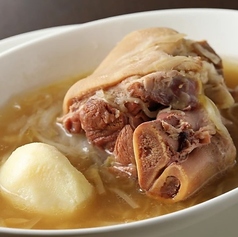 ドイツ料理の代表格！手間暇かけた逸品『アイスバイン』の写真