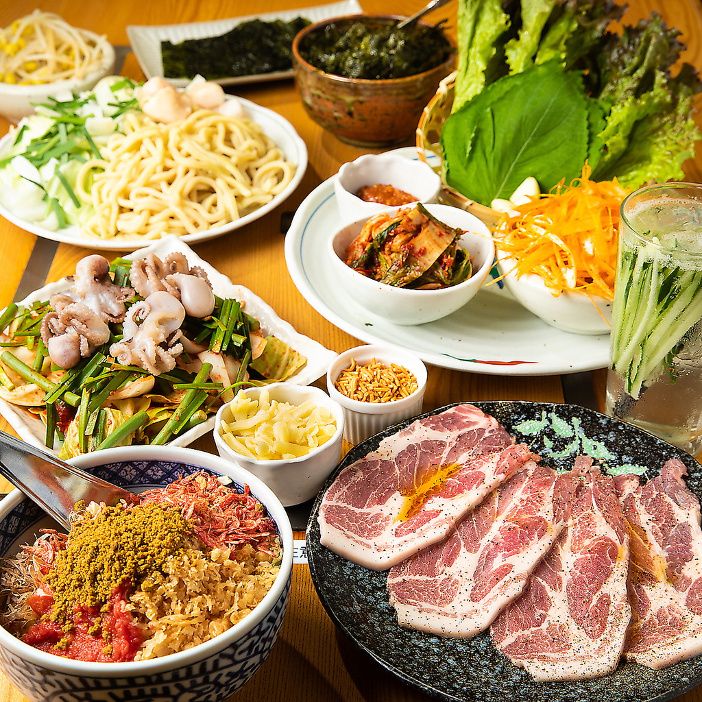 サムギョプサルなど人気メニューが勢ぞろい！お得な飲み放題付きコースを多数ご用意しております。