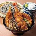ごまそばと丼をどちらも楽しむ！当店の看板料理を一度に味わうよくばりなセットメニューがおすすめ。