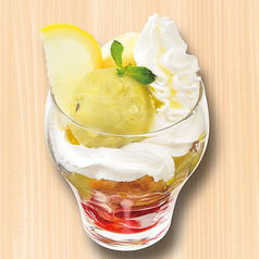 贅沢ピスタチオとレモン香るバニラのリッチパフェ