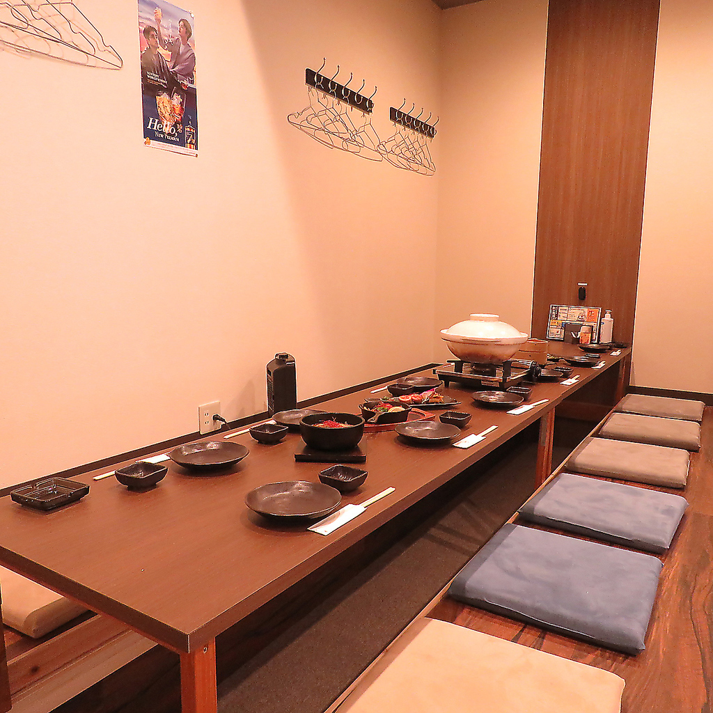 ロールカーテンで連結可能な掘り炬燵半個室、少人数や大人数など様々なシーンでご利用いただけます！