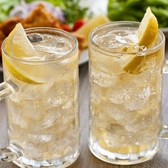 おすすめ☆凍結レモンサワー◎大好評につき延長！！「凍ったレモン」を氷の代わりに入れたレモンサワー！レモンを潰しながら飲むと、また良い味が出ます。※二杯目おかわりの際は「中身だけ」ください！って注文してね！