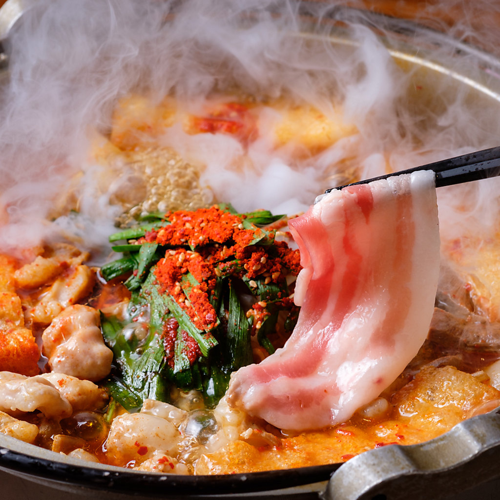 のりを名物★もつ鍋！単品1人前1,380円(+税)！黒豚しゃぶしゃぶつき！　※2人前からのご注文