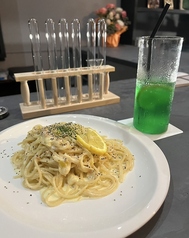 【レモンの酸味がアクセント】爽やかで濃厚！シェフこだわりのレモンクリームパスタの写真