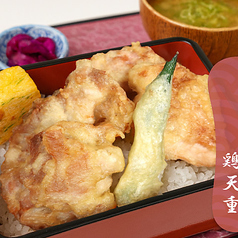 サクサク衣に特製ダレが絡んだ・鶏天重