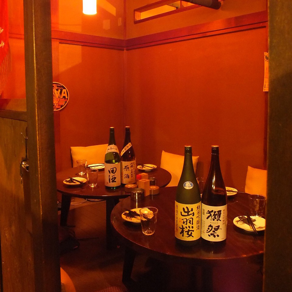 最大8名様対応のちゃぶ台お座敷☆女子会等の集まりに靴をぬいでゆったりと寛いじゃって下さい♪