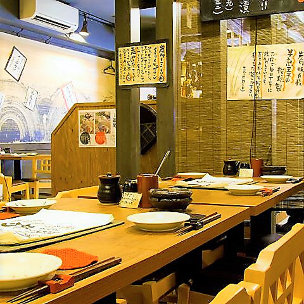 テーブル席は4名席！つなげると8名も可能なので中規模宴会でもご利用いただけます