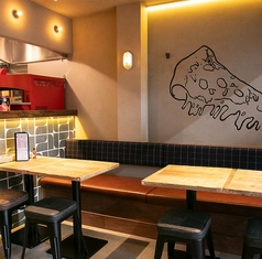 おしゃれな空間で美味しいピザをお召し上がりください