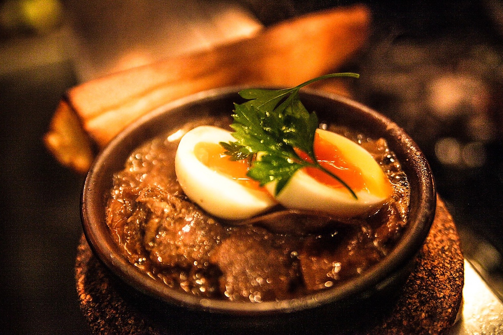 binwanの名物！『敏腕モツ煮』