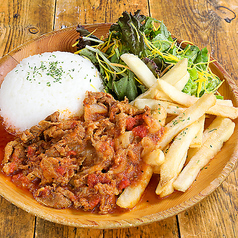 牛肉のトマト煮込み ロモサルタード (ペルー)