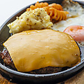 料理メニュー写真&nbsp;チェダーチーズハンバーグ (デミグラスソース/トマトソース/ハジメソース)