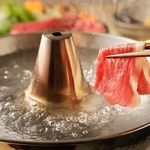 おつまみメニューからボリューム満点のメインメニューまで多数！お得な飲み放題付コースもあります◎