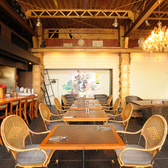 デザイン性のある店内◎ 内装は落ち着いた店内ながら、随所に遊び心が散りばめられ、アーティストによる壁の絵にも目を引かれます。