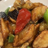 ランチタイムは全席禁煙としており、お仕事合間の清潔な環境での食事をお約束します。一方、ディナータイムは座席での喫煙が可能です。美味しい本格料理と厳選されたお酒を嗜みながら、食後の一服までゆったりと。