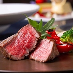 厳選A5和牛を中心に、上質さを損なわないまま楽しめる食べ飲み放題