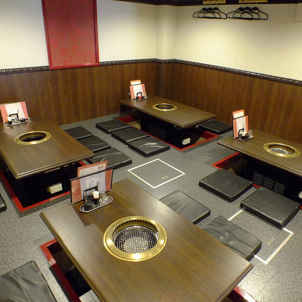 店内奥にある掘りごたつ座敷でくつろぎ宴会♪最大２０名様までOKです！