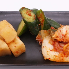 青山さん家のキムチ盛り合わせ