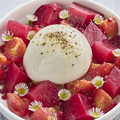 料理メニュー写真&nbsp;ビーツとトマトのマリネ ブラータチーズ
