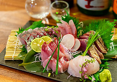 ◆◇寒ブリの刺身やアジフライなど、お酒とよく合う一品料理が充実◆◇418円(税込)〜の写真