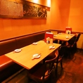 合コンや女子会、接待におすすめのテーブル個室をご用意しております。ダウンライトが大人の空間を演出致します。当店自慢のお食事をごゆっくりお楽しみいただける個室となっておりますので、ご希望のお客様はご予約がおすすめです♪