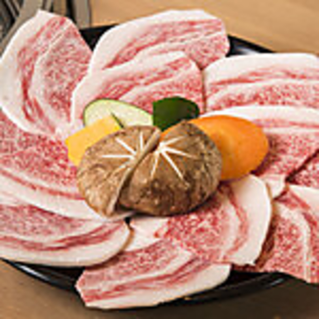 バラ肉の脂身部分でコラーゲンたっぷりの【コウネ】は女性にも人気！