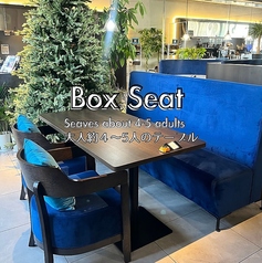 大人4-5人がけのお席。