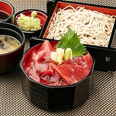 バチまぐろの鉄火丼とミニそばセット