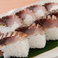 こだわりの一品料理：熟成させた鯖の炙り棒寿司