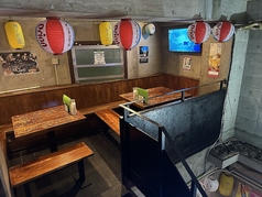 上フロアからの眺望は抜群！モニター完備の半個室となっております。喧騒を抜け、ゆったりなひと時を過ごしませんか？