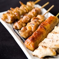 手刺しの旨み、炭火で引き立つ焼き鳥の極み！