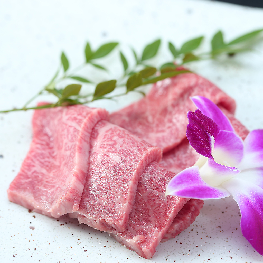 こうべ牛カルビ 世界を代表する肉のポテンシャルを感じてください。