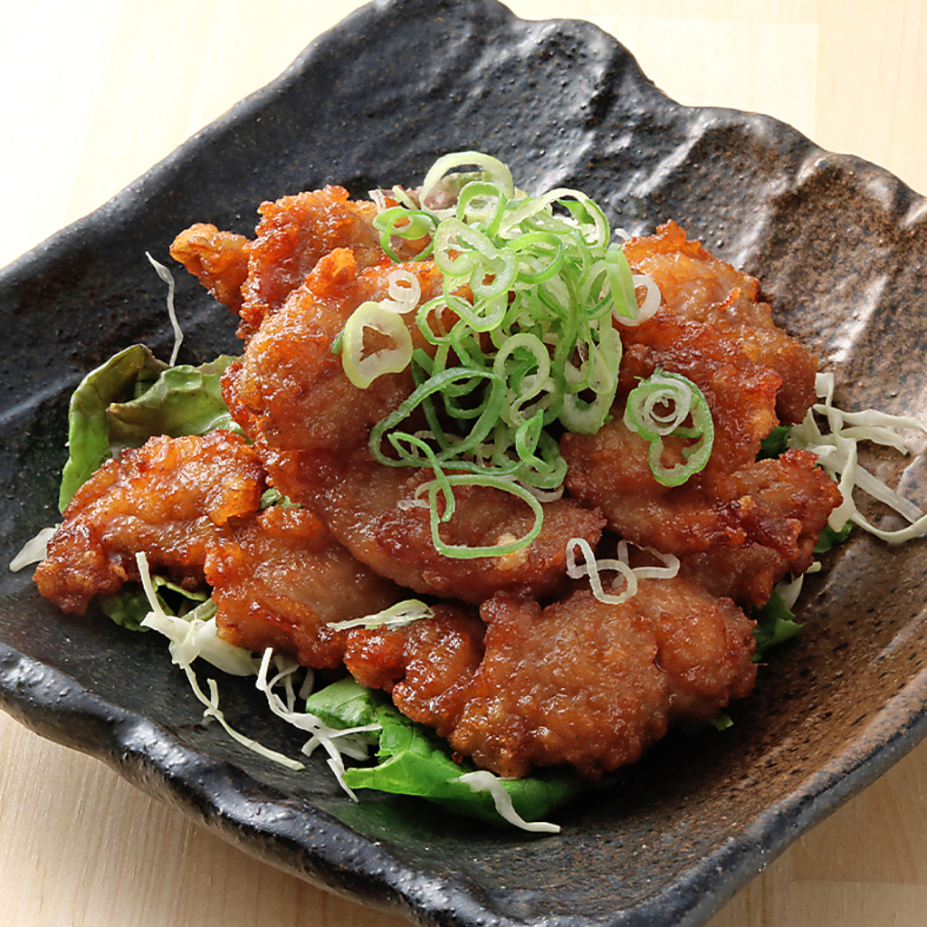 「まじめや名物！鶏の唐揚げサクサクチキン」は噛んだ瞬間にジューシーな肉汁が溢れます♪