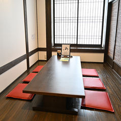 6名様の掘りごたつの座敷席です。足を伸ばして寛げる広々空間。ご家族やご宴会に最適です