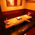 半個室は2名様～ご用意！周りに気兼ねなくお寛ぎ頂けるよう少人数様からご利用いただける個室や、団体様でのご宴会におすすめな掘りごたつ席など、お客様にとって最適なお席をご用意しております。居酒屋で宴会をするならかまどかで決まり！