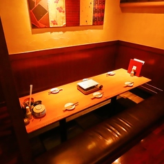 半個室は2名様~ご用意!周りに気兼ねなくお寛ぎ頂けるよう少人数様からご利用いただける個室や、団体様でのご宴会におすすめな掘りごたつ席など、お客様にとって最適なお席をご用意しております。居酒屋で宴会をするならかまどかで決まり!