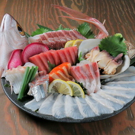 新鮮なお刺身盛り合わせから旬の焼き魚も楽しめる！