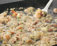 名物・もんじゃ焼きは、ビールやハイボールにピッタリ